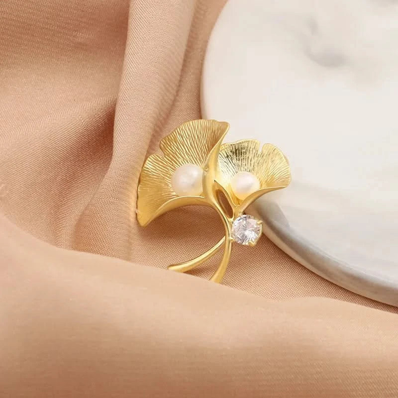 ✨ The Timeless Elegance of Pearl Brooches: A Statement of Grace & Sophistication ✨