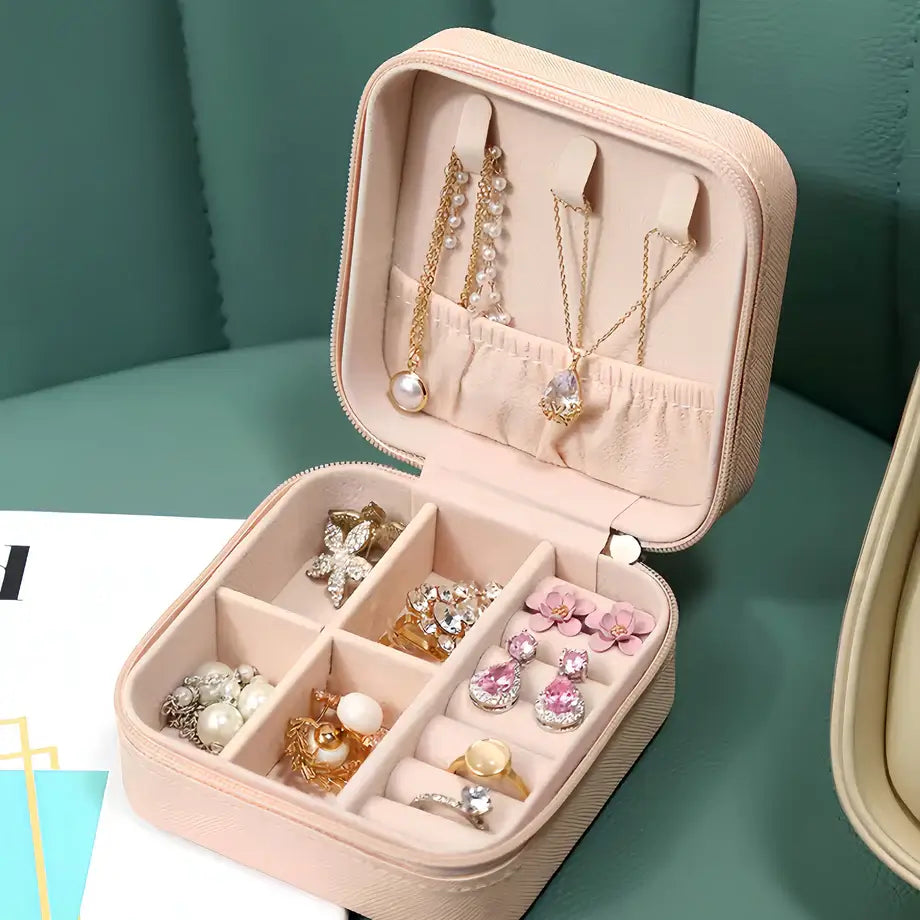 SHREVI Mini jewellery Box Organizer, Travel jewellery Storage Case, Small  Portable jewellery Box for Rings, Earring,jewellery Organizer Gift for  Girlfriend, Her, Girl, Wife, Mother : Amazon.in: Jewellery