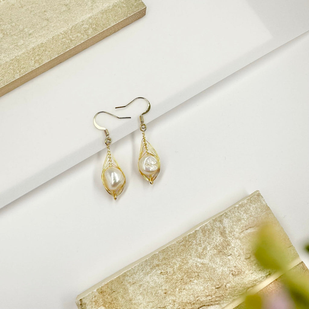 Baroque Pearl Gold Wire Earring - Angel Barocco