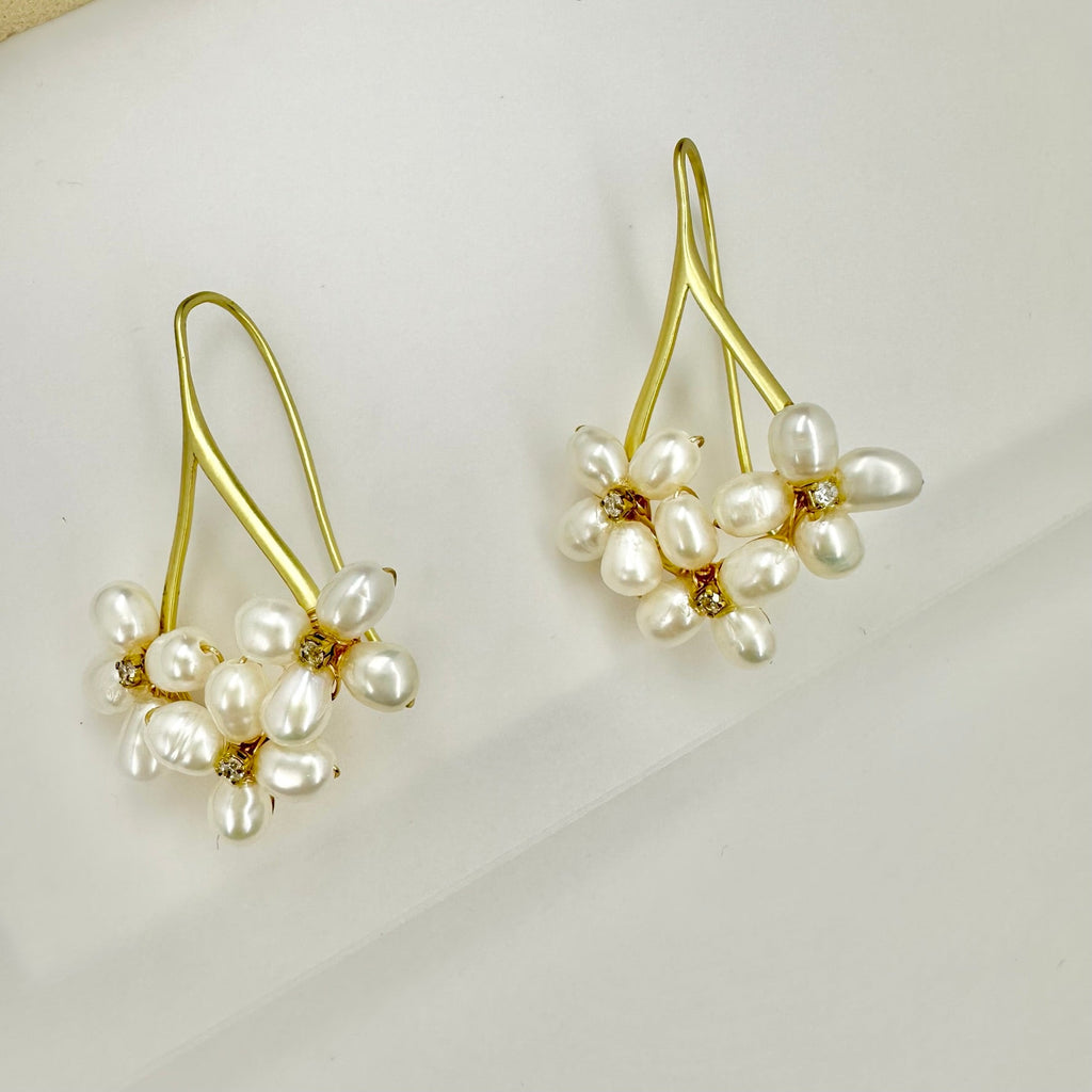 White/Pink Pearl petal gold earrings - Angel Barocco